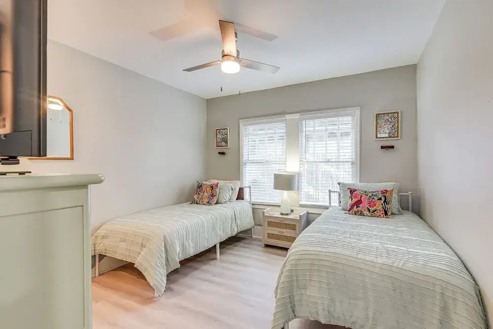 3 Mi to Dtwn: Dog-friendly Home in Houston!