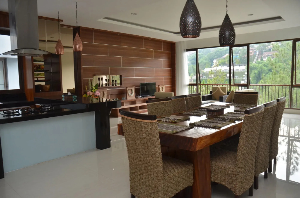 Magenta Hill View Villa 6 bedrooms with a private swimming pool and movie room