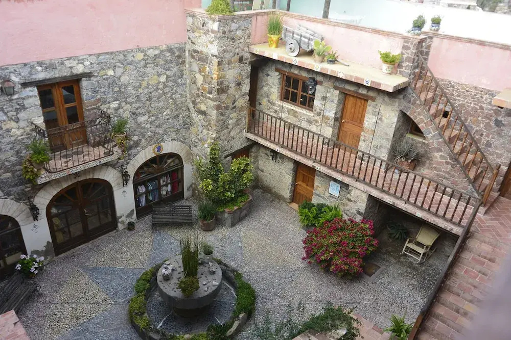 Hotel Amor y Paz
