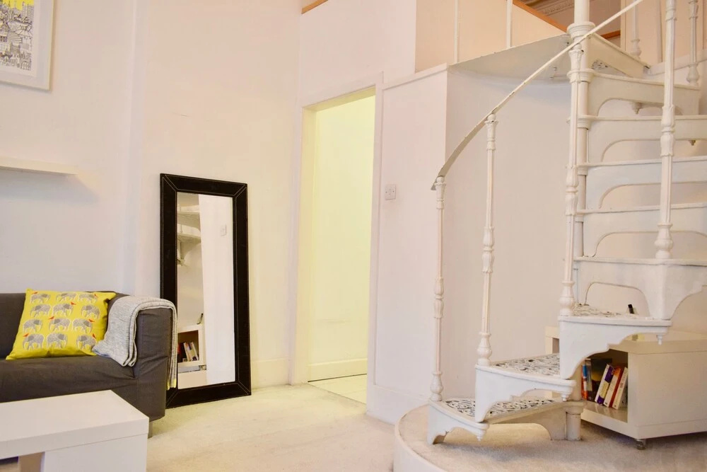 Elegant Mezzanine Studio Flat in Belsize Park