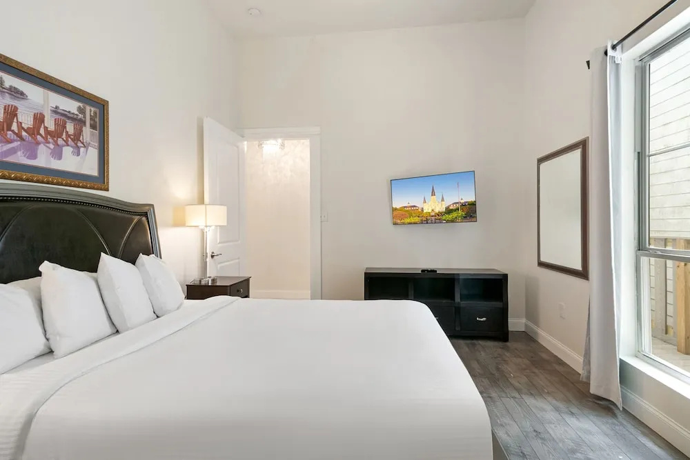 Stunning Condos Close to French Quarter