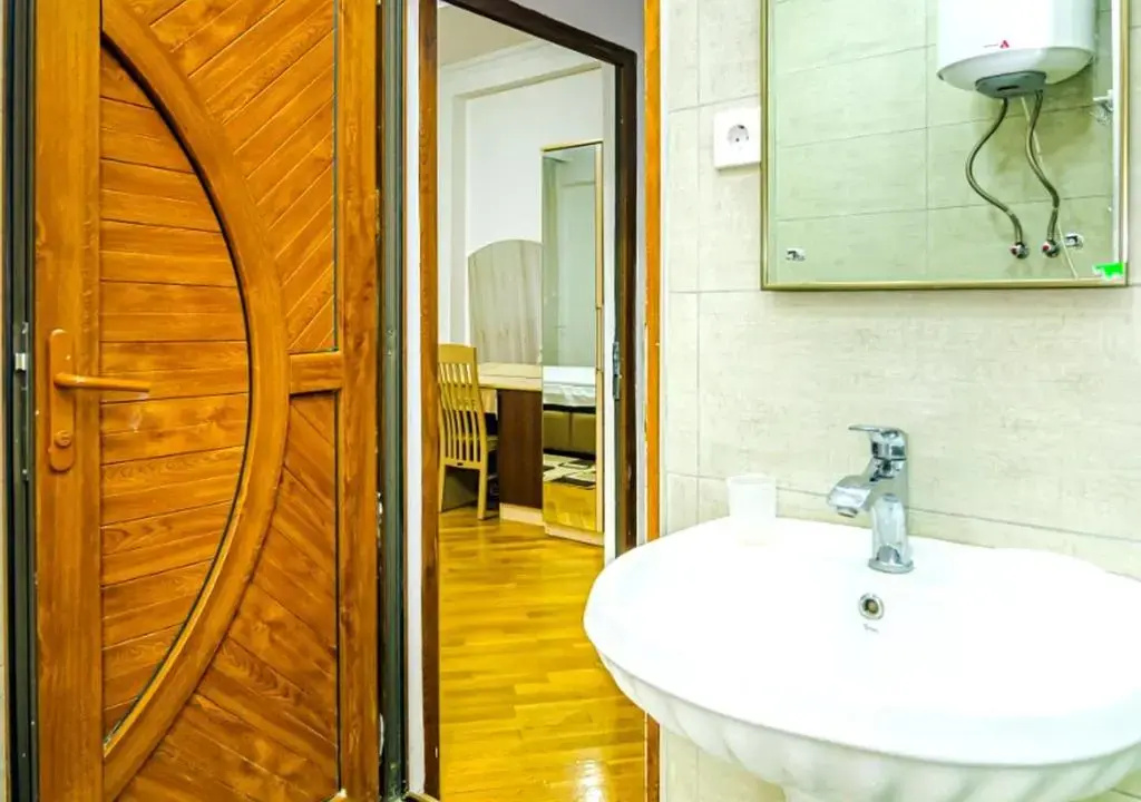 7 Bedroom Apartment on LEYLEK - Nİzami st.