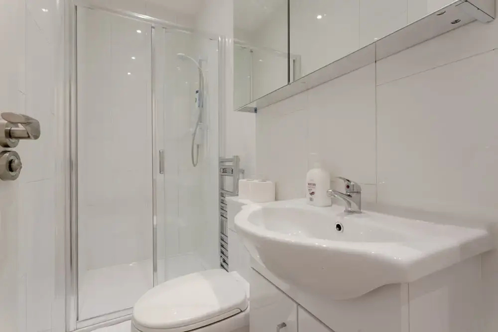 3 Bedroom House In Tooting With Garden