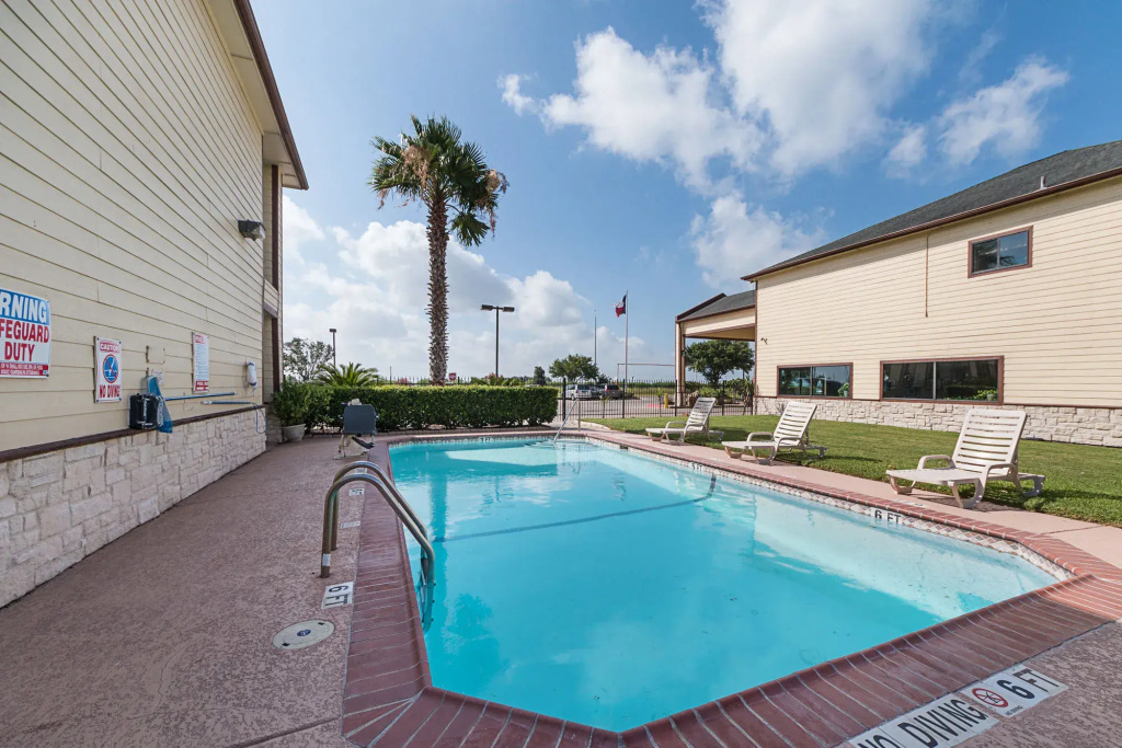 Lone Star Inn and Suites Victoria