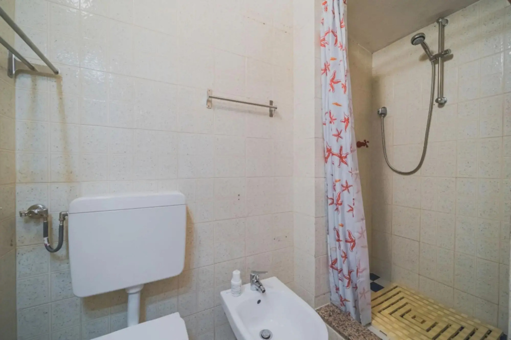 Un Giardino Su Pareti a few hundred meters from the beach with parking space and garden-UN GIARDINO SU PARETI