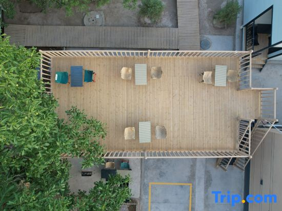 Dunhuang Liangqi Mountain Courtyard