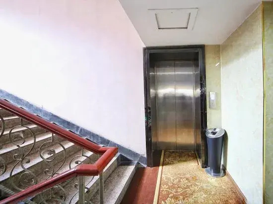 Yading Hotel (Yicheng Xiangsha Avenue)