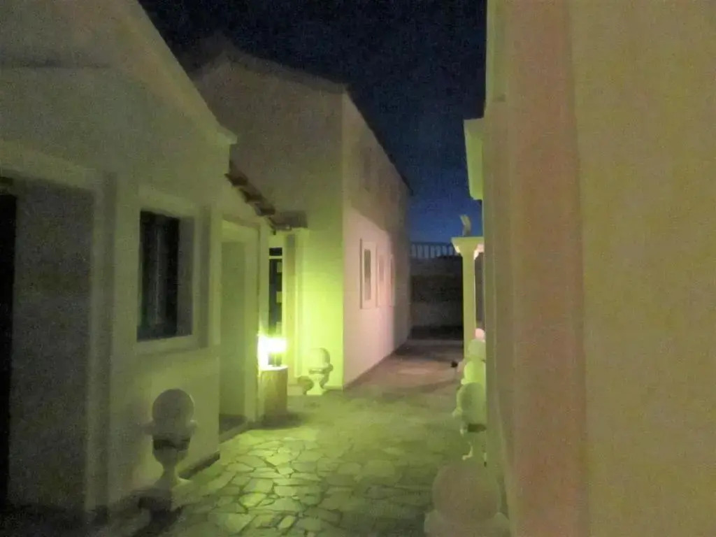 ENTIRE GUESTHOUSE - 27 People