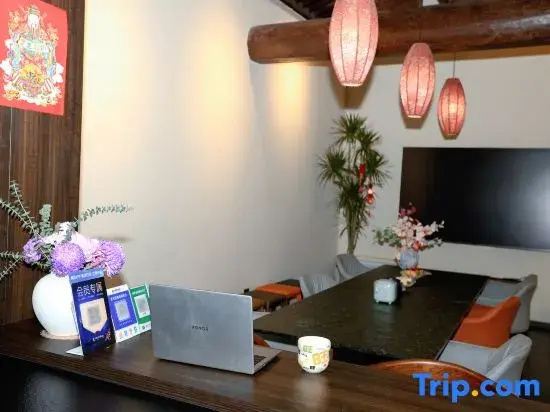 Zi Zai Yun She B&B