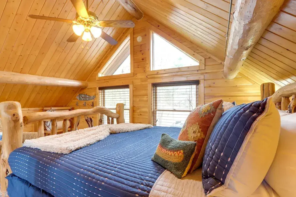 Blue Ridge Log Cabin w/ Hot Tub & Game Room!