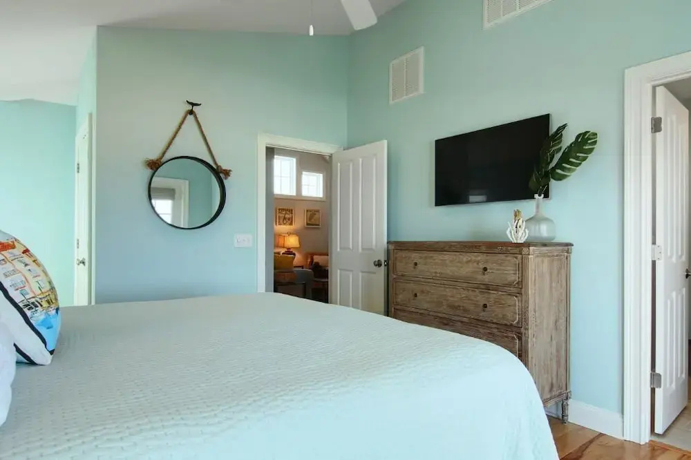 Latitudes - 5 Br Home