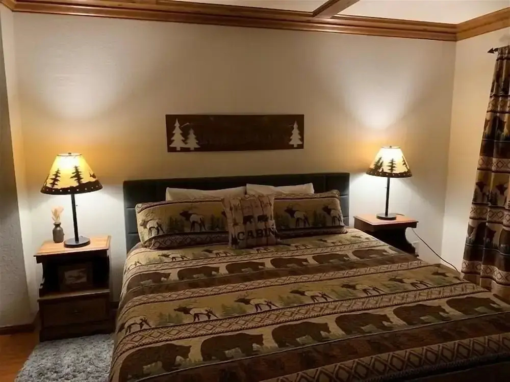 Beautiful Mountain Home 3 Bedroom Home by RedAwning