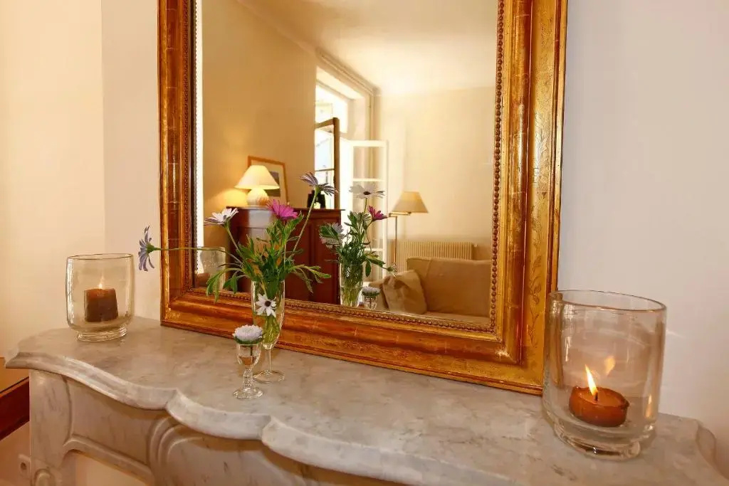 PALMERAIE - Magnifique appartement d'époque avec Vue Mer 4 personnes avec terrasse Le Port Nice