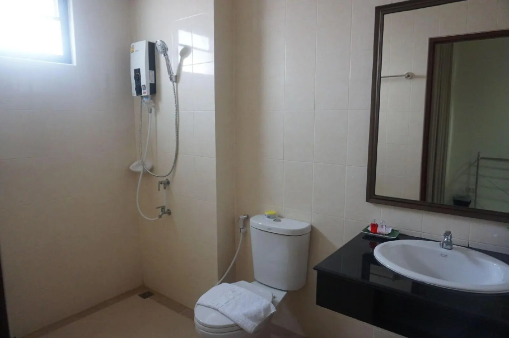 Parisa Place Hotel