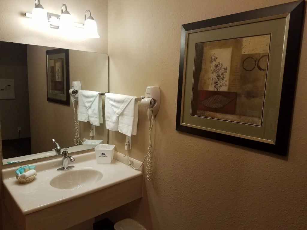 Americas Best Value Inn and Suites Bismarck
