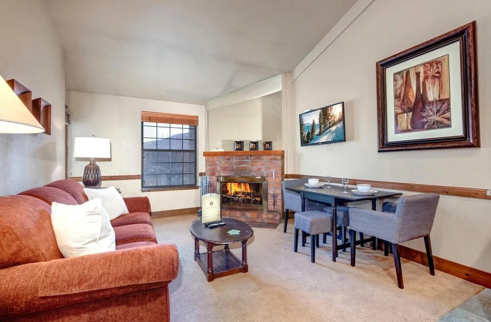 K B M Resorts- Cbi-307 Upgraded 1bd, Wood Fireplace, Full Kitchen, Wifi, Walk to Slopes!