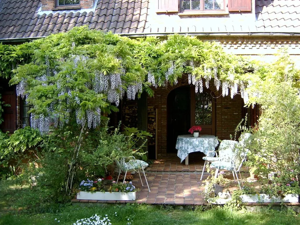 Bruges style cosy villa B&B in green environment 8 km from Brussels