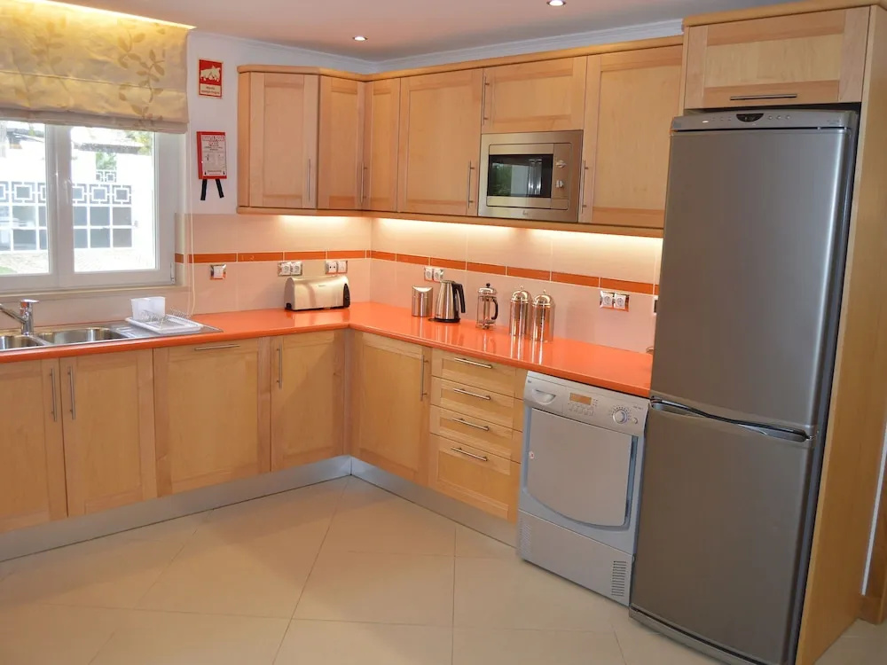 Luxury 5 Bedroom Villa with Private Pool on Funchal Ridge near Lagos