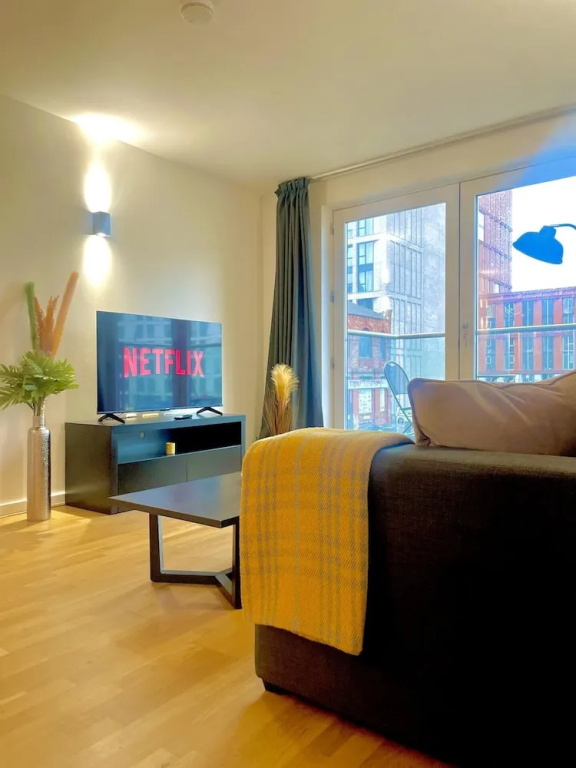 City Suite - Rooftop Spa - Balcony - Skyline View