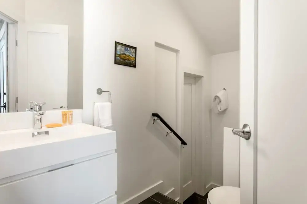 98 Ridgepoint 4 Bedroom Condo by RedAwning