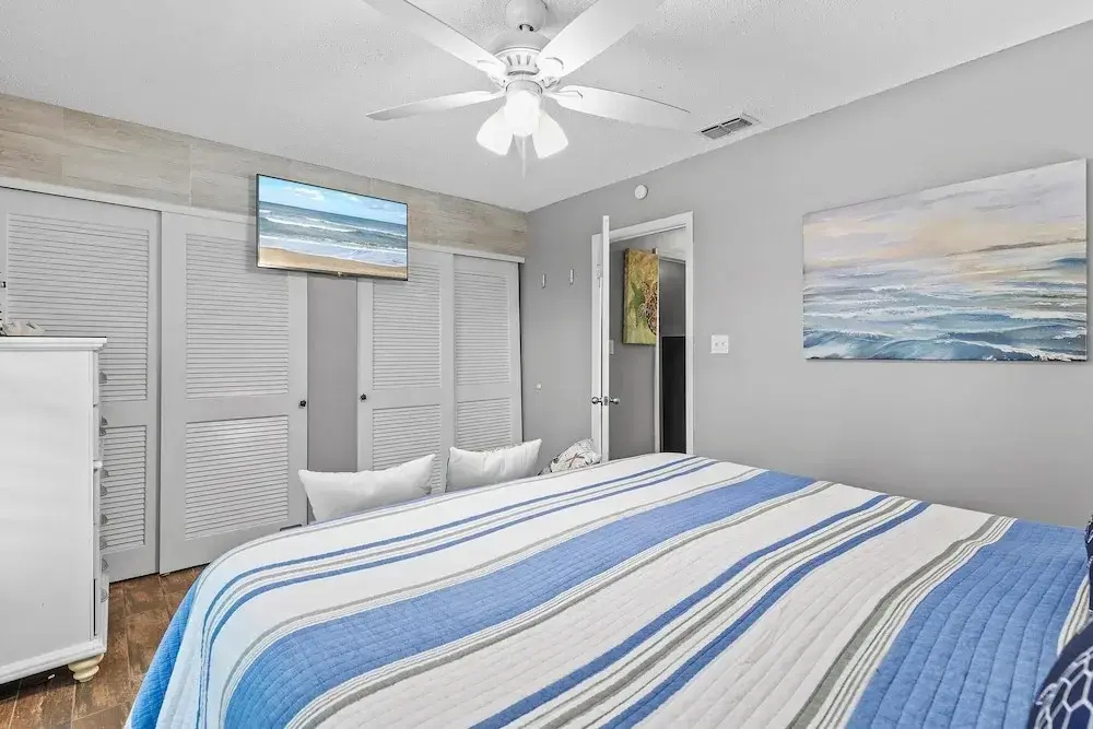 Colony Beach Club 210