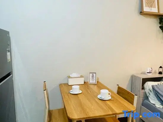 J&J Mactan Stays PS4, Netflix, Pool & Paid Parking