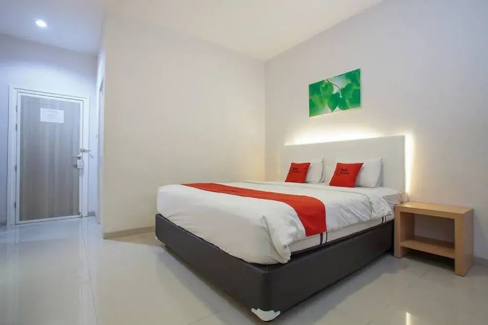 RedDoorz Plus @ Idjen Boulevard Malang