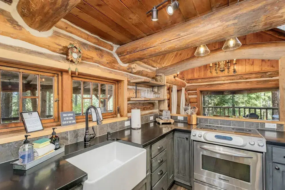 Guten Cabin 3 Bedroom Home by NW Comfy Cabins by RedAwning