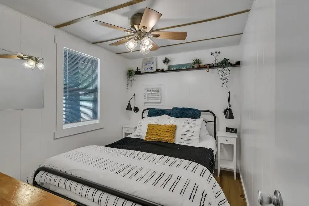 Firefly Cottage 2 Bedroom Cabin by RedAwning