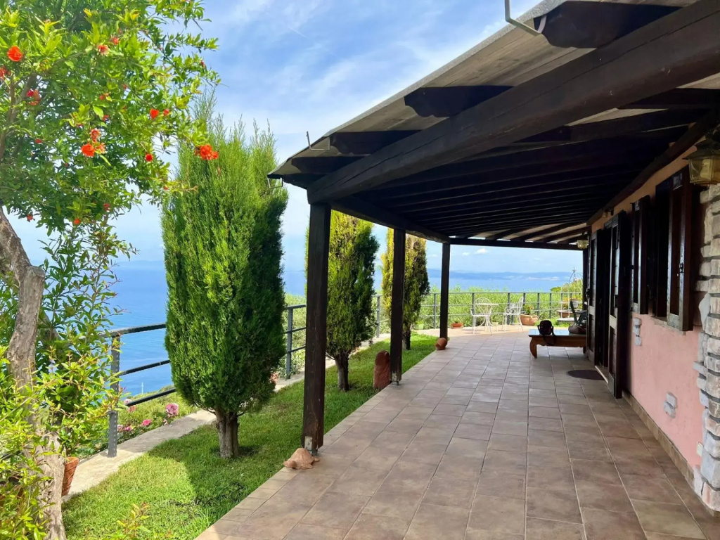 Villa degli Olivastri in Cala moresca for relaxation and tranquillity.-Villa Cala Moresca