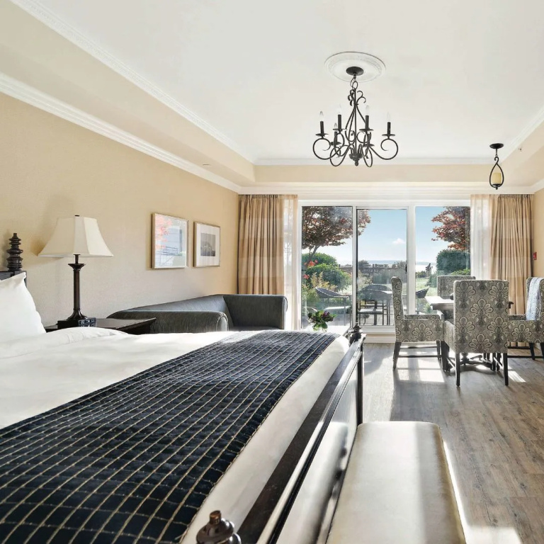 Oak Bay Beach Hotel