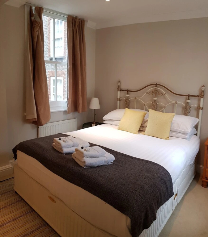 Classic 2 Bedroom Flat Gloucester St