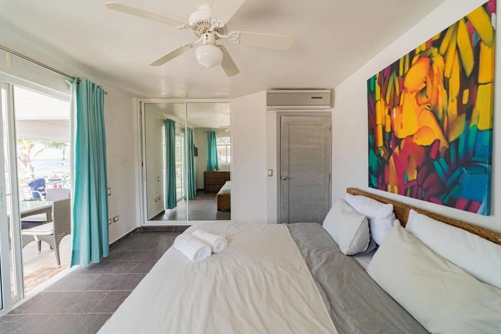 Los Corales Beach Front E101