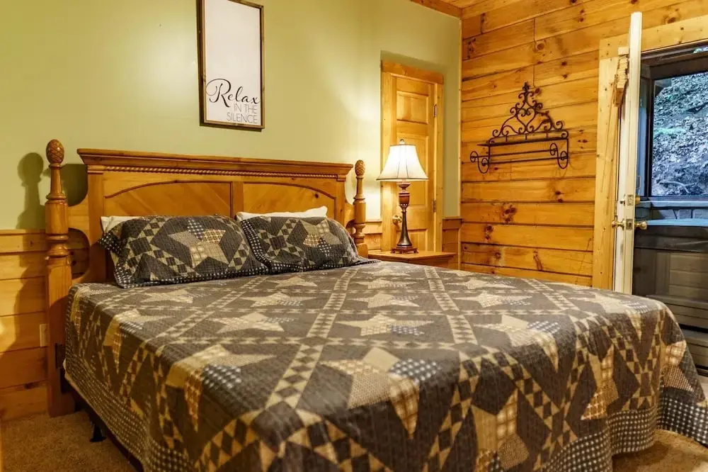Er97 - Squirrel's Retreat - Close To The Action In Pigeon Forge! 2 Bedroom Cabin by RedAwning