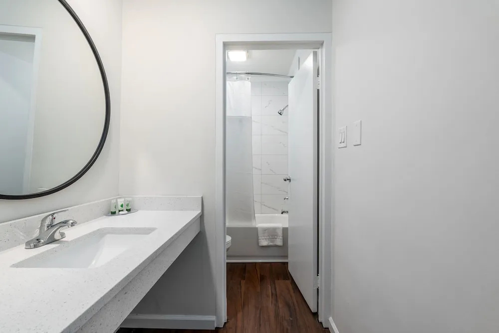 Crewe Boutique Inn