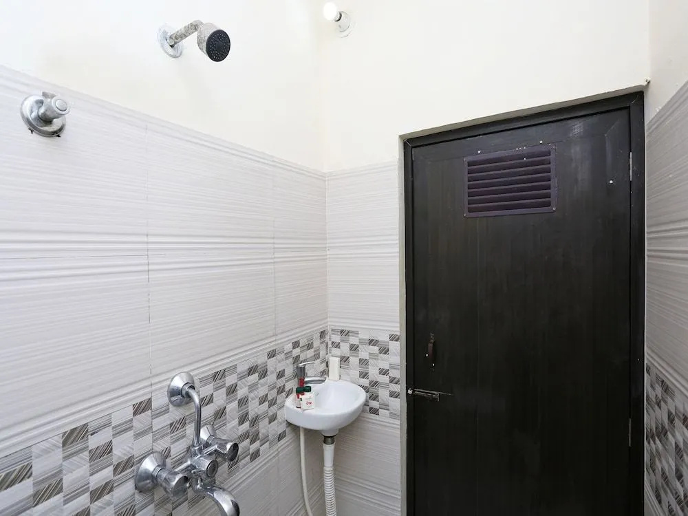 OYO 15994 Hotel Bullet Inn & Lounge