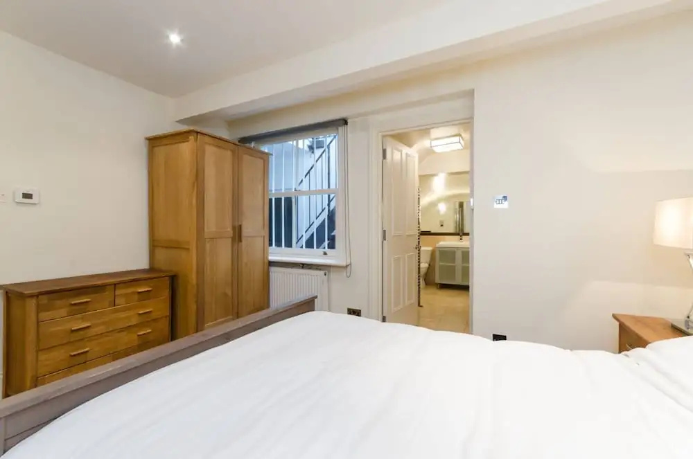 Delightful 2 Bed Garden Flat in Earl's Court
