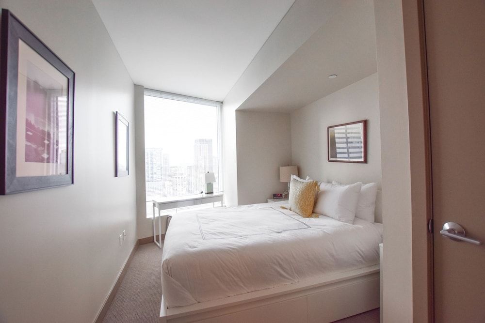Luxe Hubs Convention Center Apartments