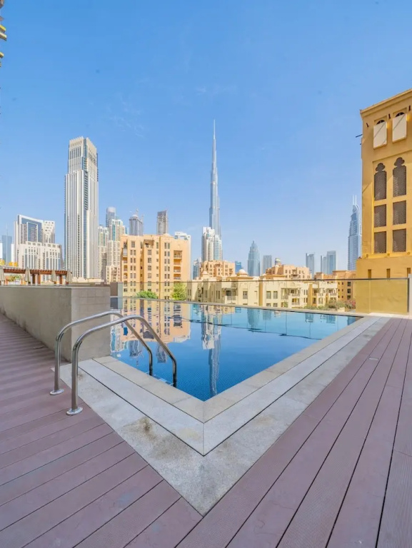 Charming Tropical Apartment Minutes To Dubai Mall