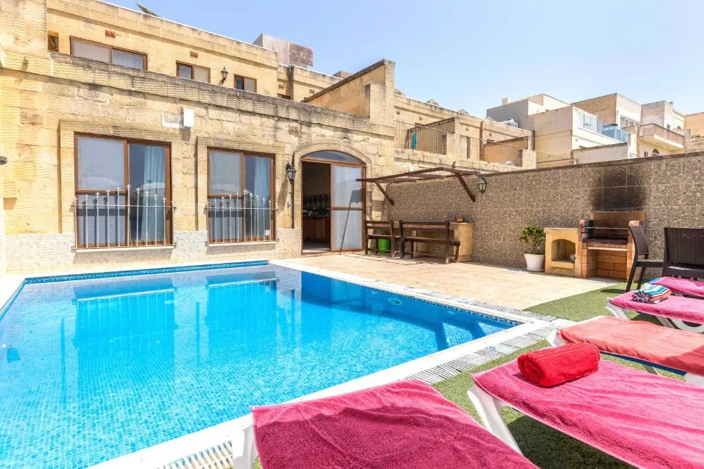 Ta Guljetta Villa Sleeps 8 with Pool