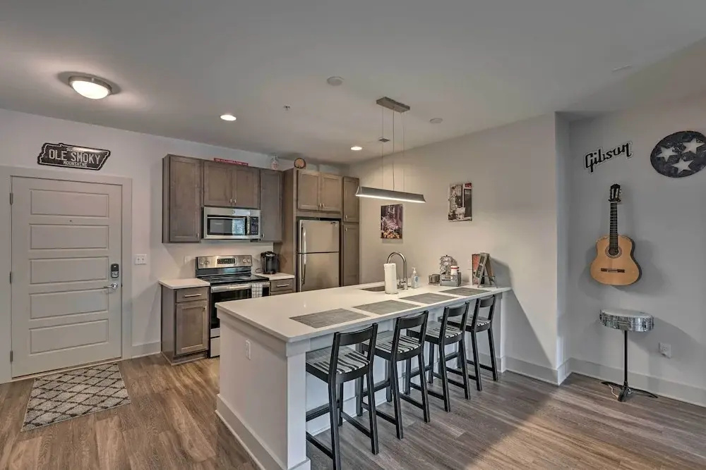 Modern Nashville Condo: 7 Mi to Downtown!