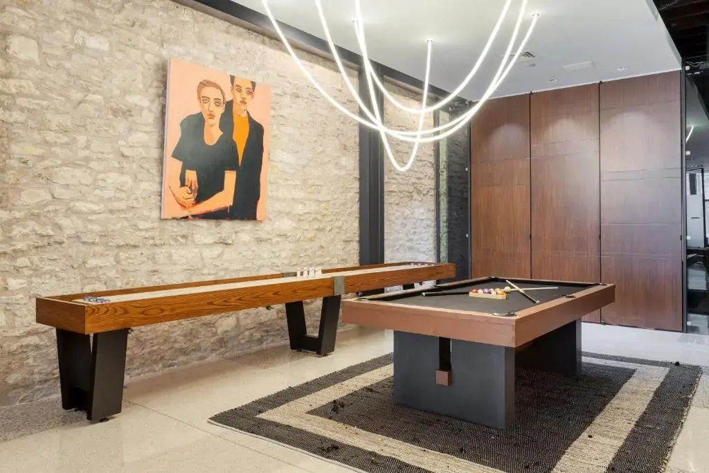 Paramount Place by Avantstay 4 Story Apartment in Heart of Austin w/ Movie Theatre