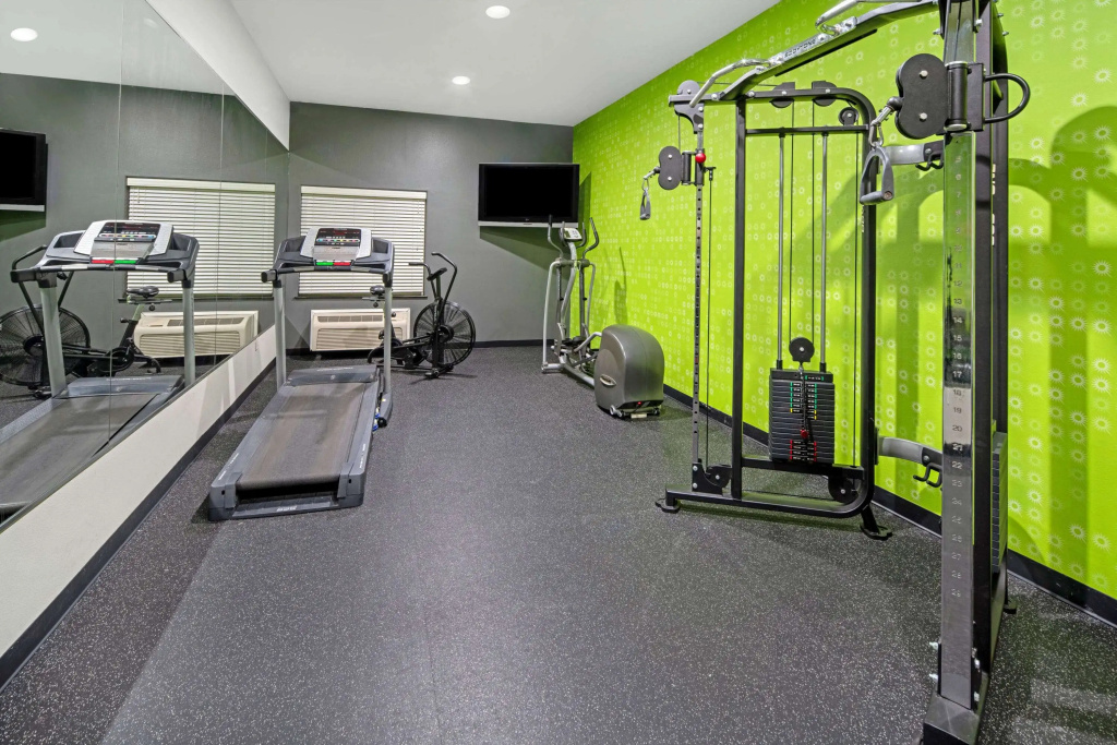 La Quinta Inn & Suites by Wyndham Mercedes Outlet Mall