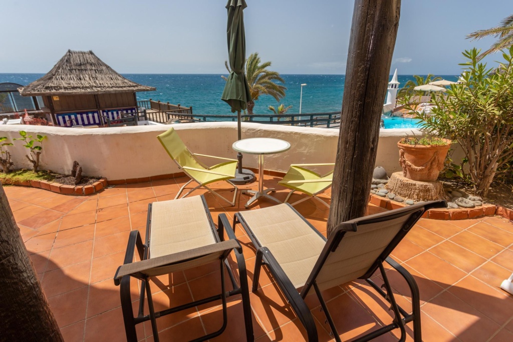 Altamar 28 with terrace&pool By CanariasGetaway
