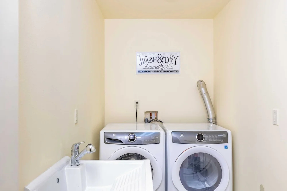 Harborview Getaway by Avantstay Walk to Beach
