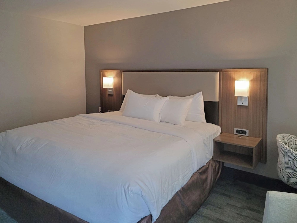 Quality Inn & Suites Outlet Village