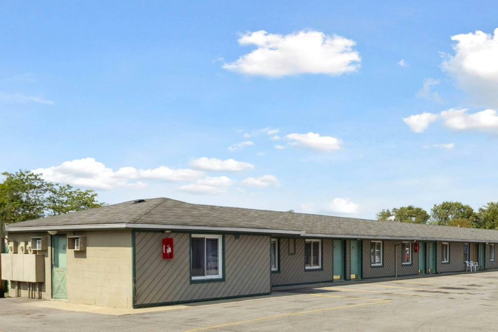 Currys Motel by OYO Saginaw MI