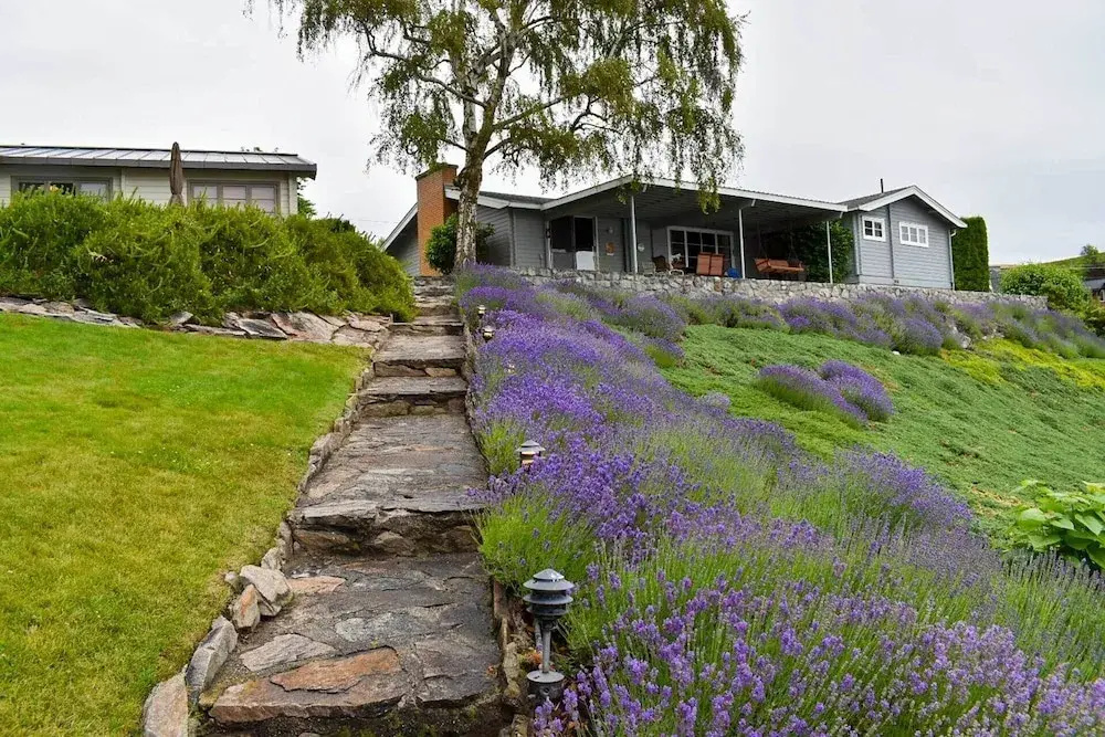 Waterfront Manson Cabin on Lake Chelan w/ Deck!