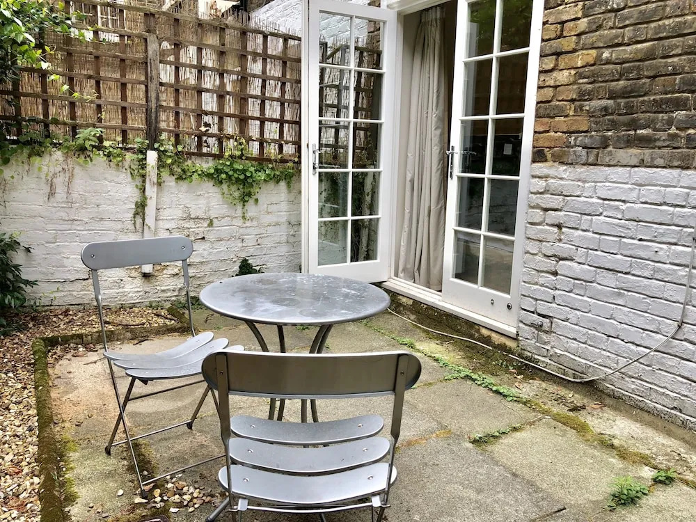 Victoria Station Apartment