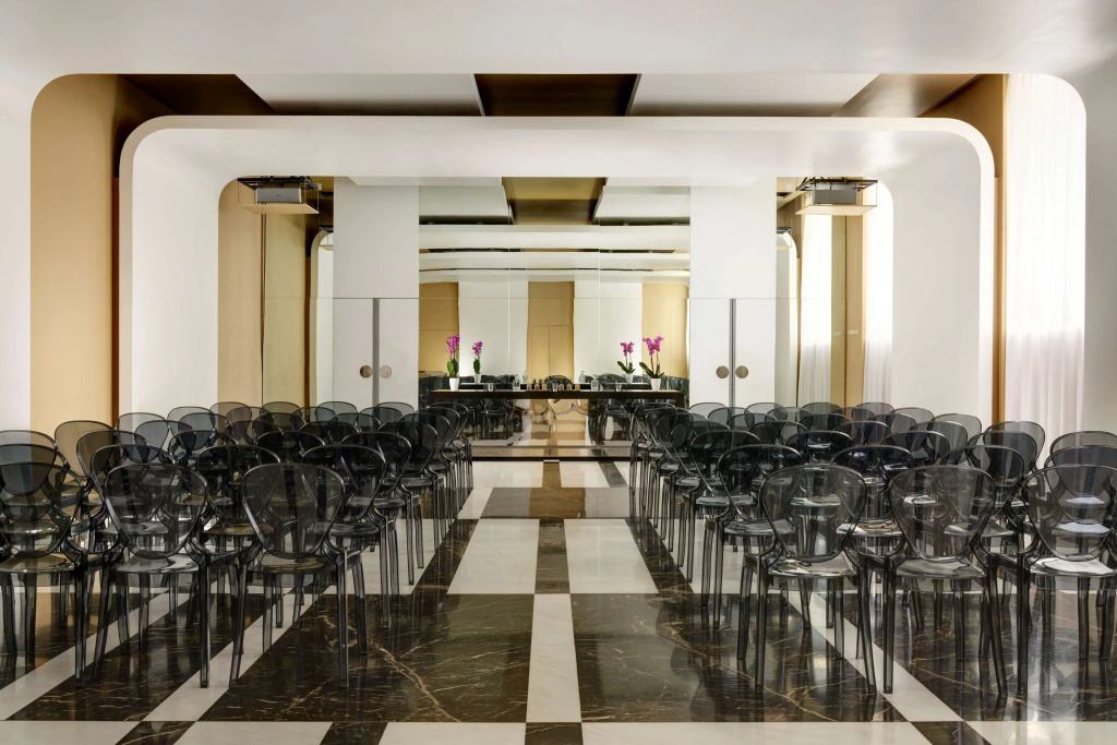 Отель Palazzo Montemartini Rome, A Radisson Collection